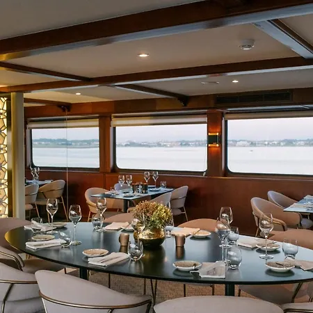 Costa Do Sal Boat Lounge Отель Авейру