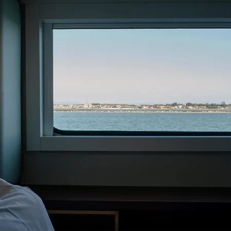 Costa Do Sal Boat Lounge