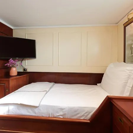 Costa Do Sal Boat Lounge Отель 4*