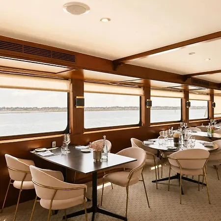 Costa Do Sal Boat Lounge