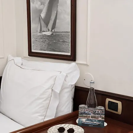 ホテル Costa Do Sal Boat Lounge 4*