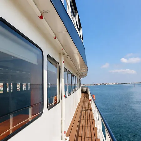 Costa Do Sal Boat Lounge 4*