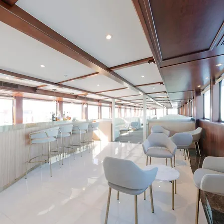 Costa Do Sal Boat Lounge
