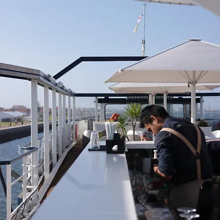 ホテル Costa Do Sal Boat Lounge 4*