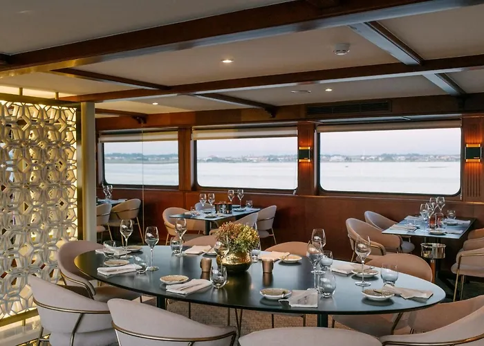 Costa Do Sal Boat Lounge מלון אבאירו