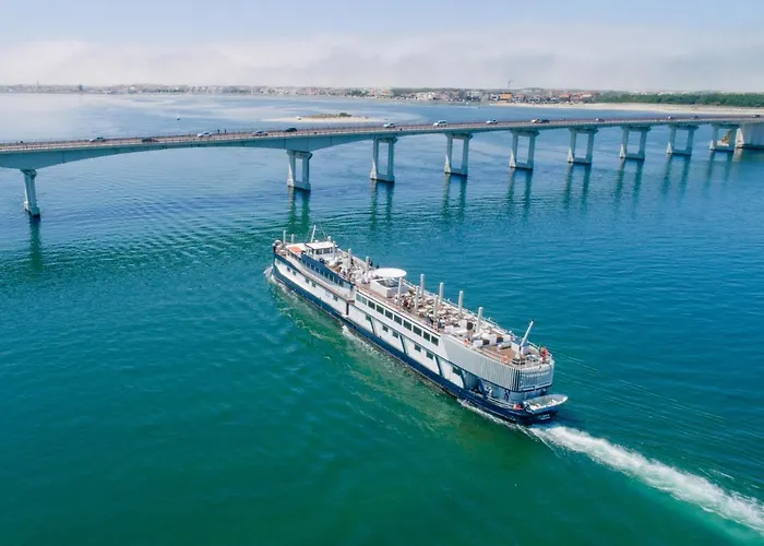 Costa Do Sal Boat Lounge 4*