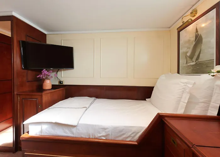 Costa Do Sal Boat Lounge Отель 4*