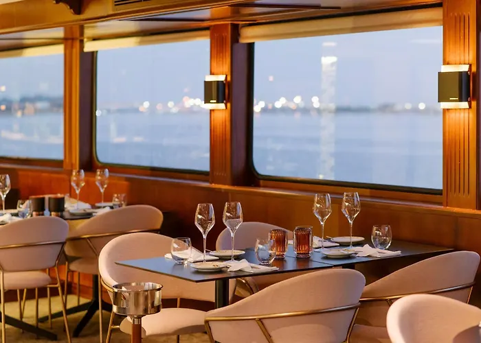 Costa Do Sal Boat Lounge אבאירו