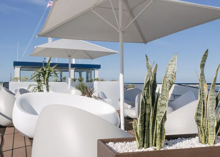 Отель Costa Do Sal Boat Lounge 4*