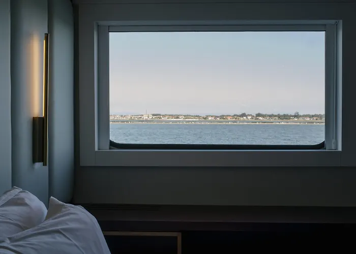 Costa Do Sal Boat Lounge Отель 4*